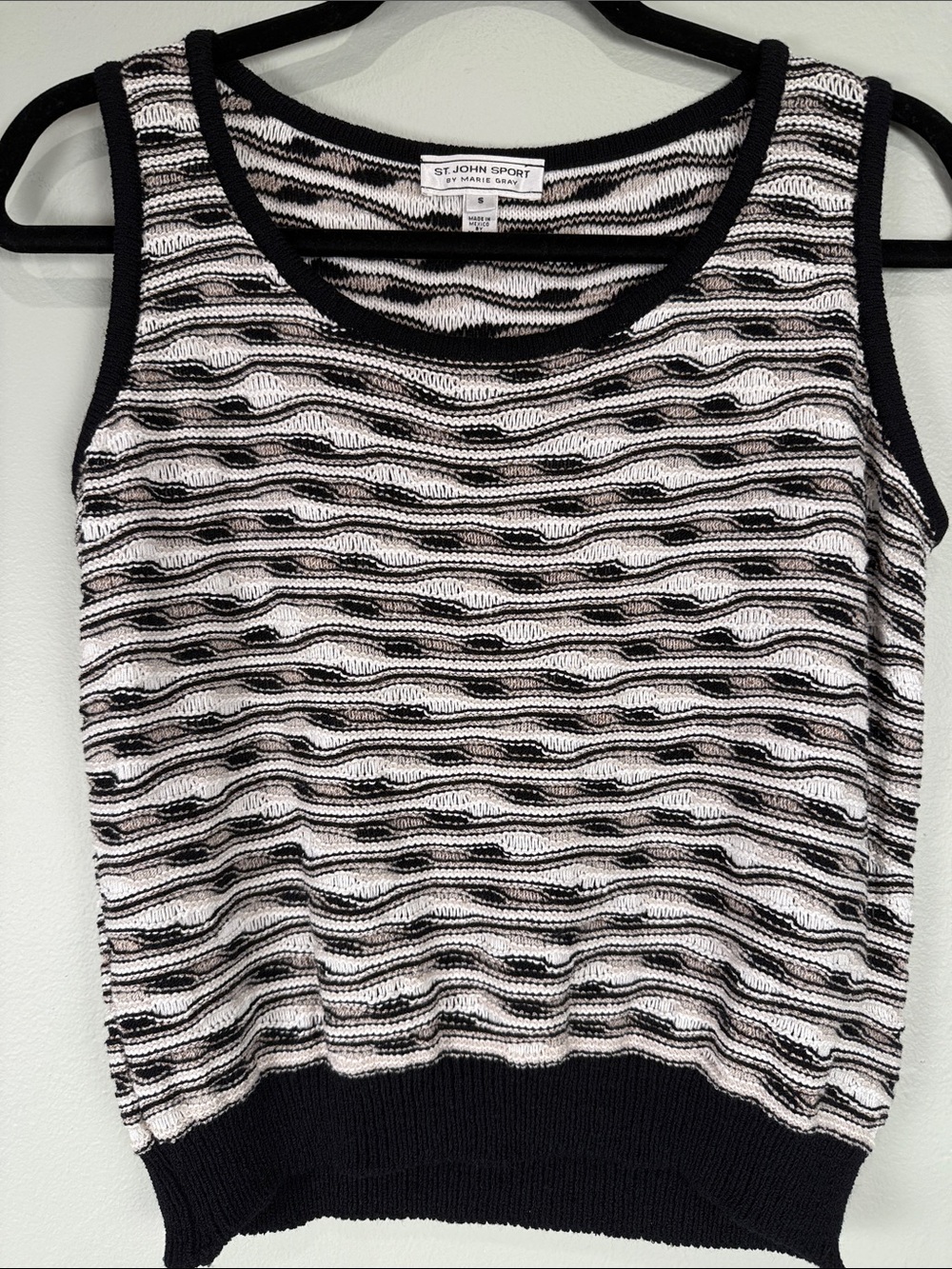✨ Vintage St. John Sport by Marie Gray Wavy Knit Sweater Vest Top Black White